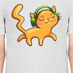 Рыжий кот меломан в наушниках