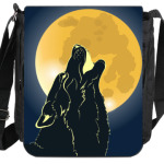 Волк воющий на луну