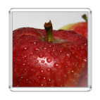 яблоко в каплях воды