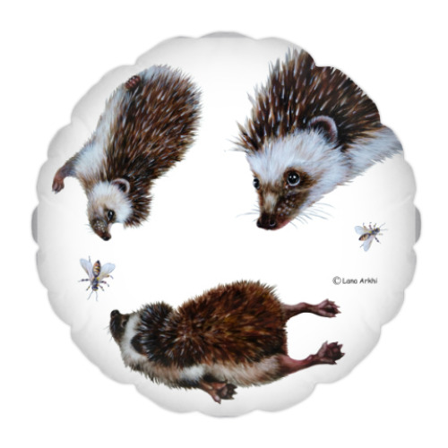 Подушка с принтом Любопытные ежики