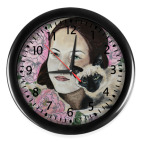 В пионах с кошкой