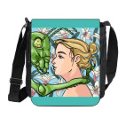 Красивая девушка, насекомое кузнечик, цветы