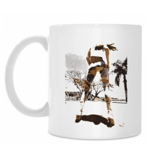 Кружка с принтом Девушка на пляже