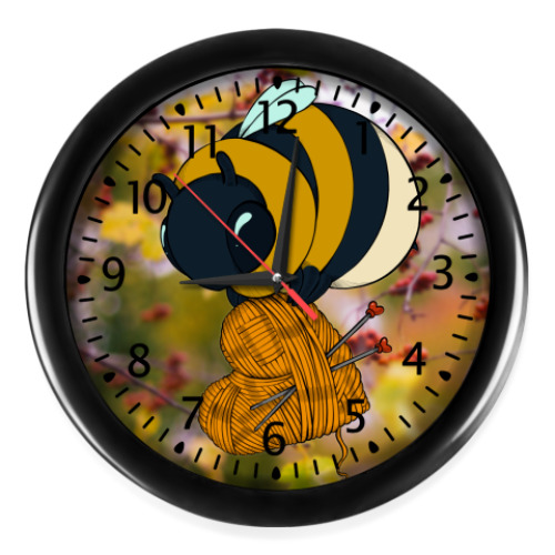 Настенные часы с принтом Шмель с мотком