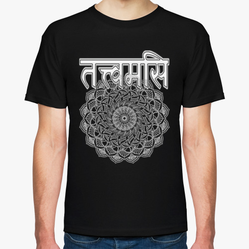Футболка с принтом Тат твам аси на санскрите чб
