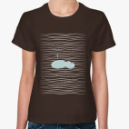 Кит качается на волнах