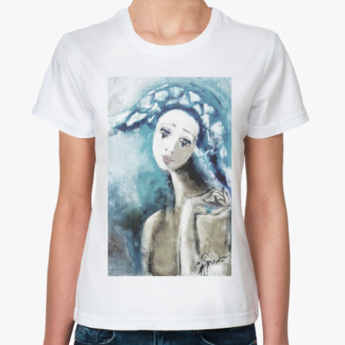 Классическая футболка с принтом может быть