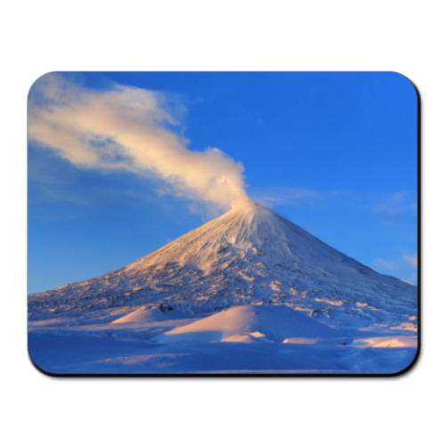 Коврик для мыши с принтом Пейзаж Камчатка: зима, горы и извержение вулкана