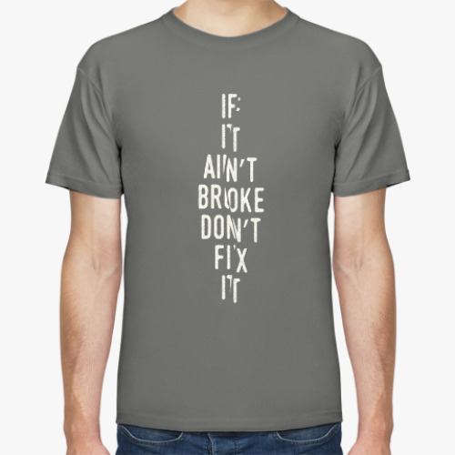 Футболка с принтом Работает — не трогай